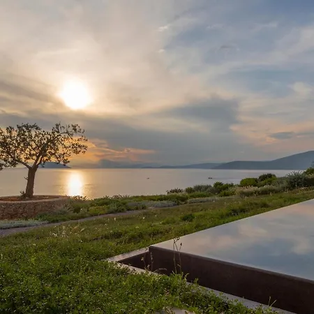 Artemis - New Magnificent Beachfront With Infinity Pool! * Kranídion