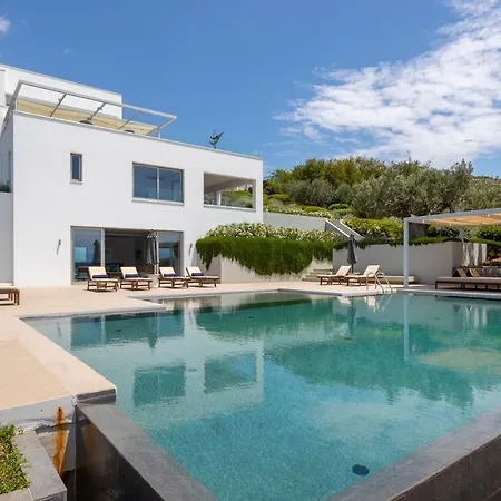 Artemis - New Magnificent Beachfront With Infinity Pool! Kranidi