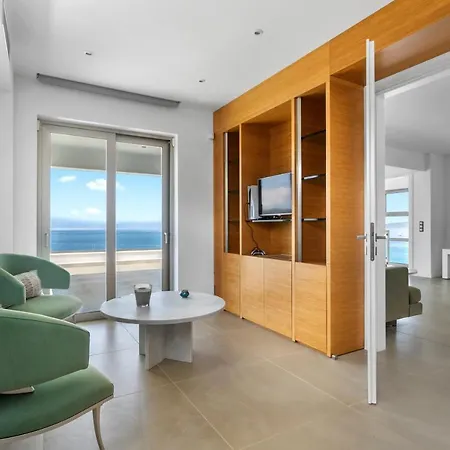 Villa Artemis - New Magnificent Beachfront With Infinity Pool! Kranídion