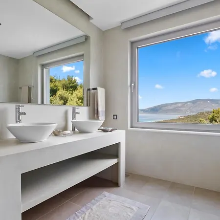 Artemis - New Magnificent Beachfront With Infinity Pool!