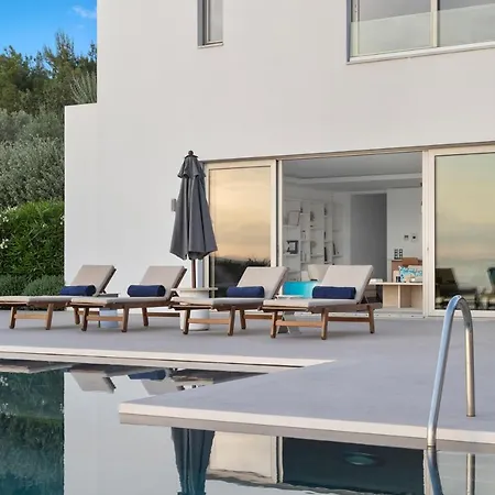 Artemis - New Magnificent Beachfront With Infinity Pool! Villa