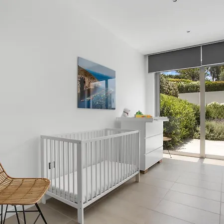 Villa Artemis - New Magnificent Beachfront With Infinity Pool! Kranídion