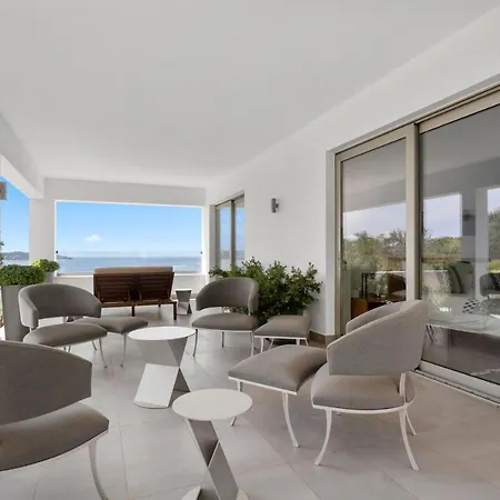 Villa Artemis - New Magnificent Beachfront With Infinity Pool! Kranídion