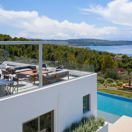 Artemis - New Magnificent Beachfront With Infinity Pool! *