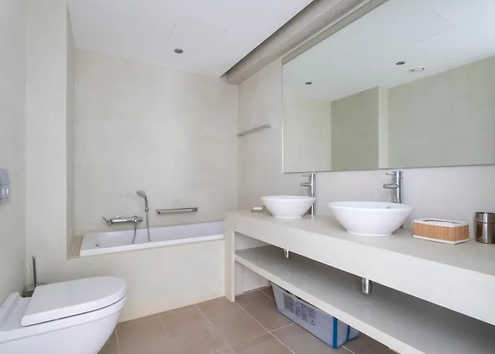 Artemis - New Magnificent Beachfront With Infinity Pool! Kranídi