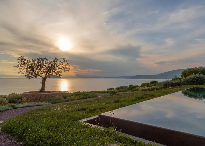 Artemis - New Magnificent Beachfront With Infinity Pool! * Kranídi