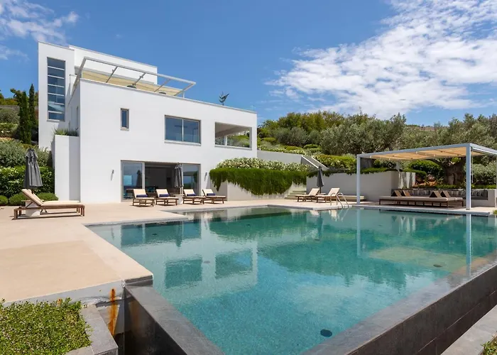 Artemis - New Magnificent Beachfront With Infinity Pool! Kranídi