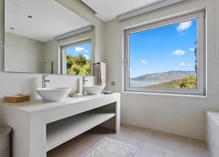 Artemis - New Magnificent Beachfront With Infinity Pool!