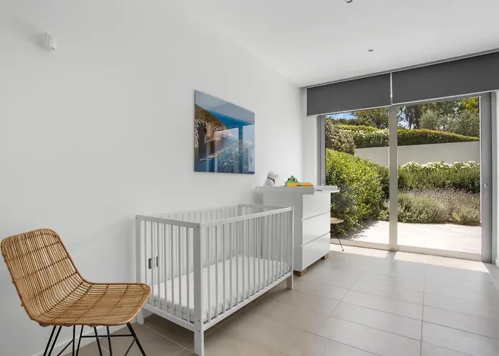 Villa Artemis - New Magnificent Beachfront With Infinity Pool! Kranídi