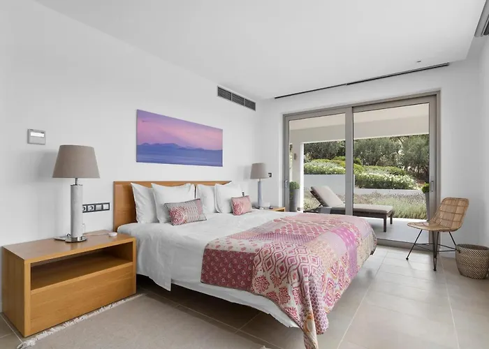 Artemis - New Magnificent Beachfront With Infinity Pool! Villa